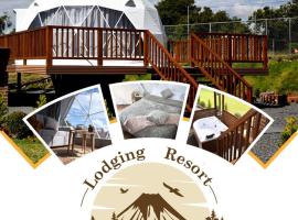 Domo glamping con jacuzzi y croquet, hotel in Latacunga