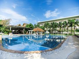 होटल की एक तस्वीर: Chalong Beach Hotel Phuket