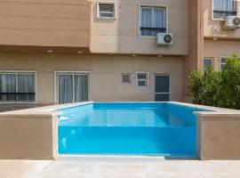 Golden 4BR Pool Villa by Travelholic, hotel em Cairo