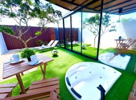 TinyHouse OASIS con Jacuzzi&Cenote&Piscina, hotel em Telchac Puerto