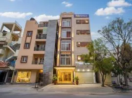 FabHotel Royal Platinum Suites