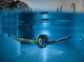 Dolomites Wellness Hotel Savoy, hotel en La Villa
