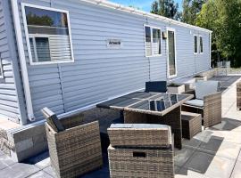 Wohnpark am Geiseltalsee für bis zu 12 Gäste, ξενοδοχείο σε Neu Stöbnitz