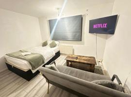 Spacious Double Room By Town Centre, ξενοδοχείο σε Stevenage