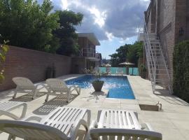 Hotel Dormi's Solo Adultos, hotel em Mina Clavero