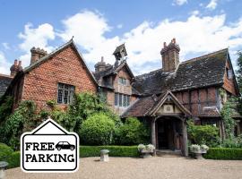 Langshott Manor - Luxury Hotel Gatwick, hotel in Horley