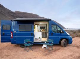 Adventure Campingvan、カレタ・デ・ファマラのホテル