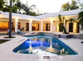 White House River Manor