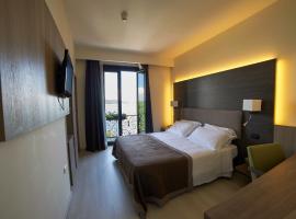 花园酒店,位于阿罗纳的酒店