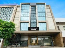 Super Townhouse Jhalawar Road Gumanpura Formerly Rockland