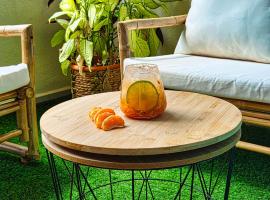 Evasion en plein cœur de la ville T3 Jacuzzis Sauna et piscine au centre de Port-Louis, hotel v destinaci Port-Louis