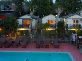 The Woods Cottages & Cabins