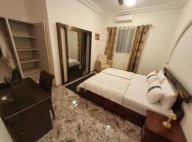 Comfort Suites, ξενοδοχείο σε Adentan