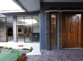 Hotel O 94911 Syariah Anggrek Guest House