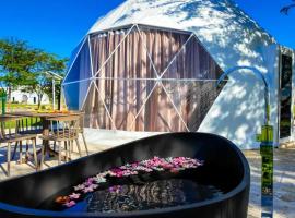 Bubble Glamping, King bed, we have a 8 units like this, hotel a Sosúa