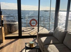 Houseboat Zegrze, hotel v destinaci Zegrze Południowe