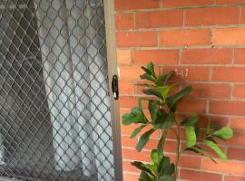 Canberra Hospital Locum Welcome, hotel v destinaci Harman