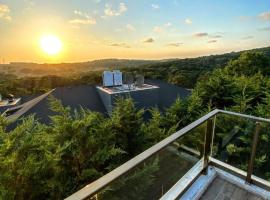 forest villa, 6 minutes from the airport, hôtel à Taşoluk