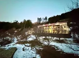 The Kufri Mansion I Three-Bedroom Villa l Charvi Retreat by Exotic Stays