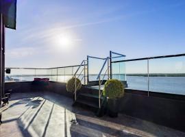 Xtay Cais Rooftop - Studios aconchegantes com Sky view para o Guaiba, Hotel in Porto Alegre