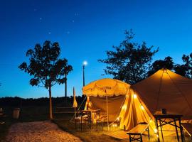 O Pedrouzo Pilgrim Camp, Hotel in O Pino 