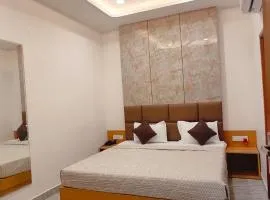 Hotel Pilgrim walking distance From Golden Temple