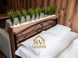 Нові смарт-квартири з парком і набережною!, hôtel à Oujhorod