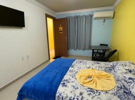 Quarto privado próximo ao centro, hotel in Manaus