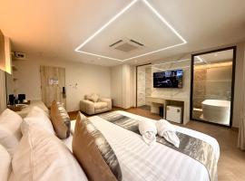 Bed by Tha-Pra SHA Plus, hotel in Bangkok