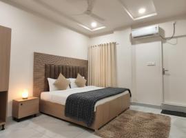 Hotel JK Height's Miyapur, Near Lingampally Railway Station, hotel in Lingampalli