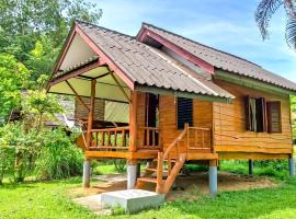 Affordable shack, hotel in Ban Laem Sai
