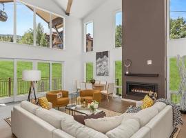 Ski-In Ski-Out Escape with Mountain Views in Snowm, hôtel à Snowmass Village