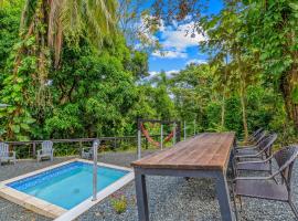 Tropical Paradise with Private Pool & Forest Views, hotel v destinaci Río Grande