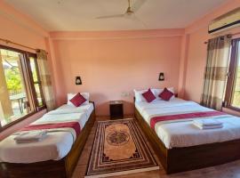 Hotel Tree Tops- A Serene Friendly Hotel in Sauraha, hotel in Chitwan