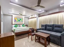 Treebo Marina Grand, Railway station