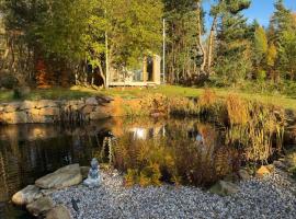Malá jurta na Souvrati, hotel en Mostek