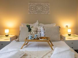 Cottage Bela Vista by Escape to Madeira，位于Cedros的酒店