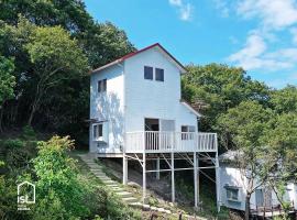 ist villa 04 Ocean Escape Sleeps 3, hotel din Bizen