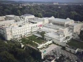 The Raj Palace (Small Luxury Hotels of the World)