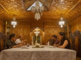 halloween palace, hotel in Srinagar