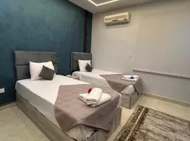 Garden City Hotel in Downtown