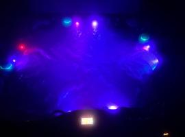 Newer Cozy Guest Cottage with Saltwater Spa!, ξενοδοχείο σε Weed