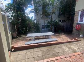 Back Packer Style, hotel in Durban