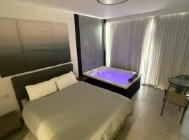 חוויה בכיכר, Hotel in Netanja