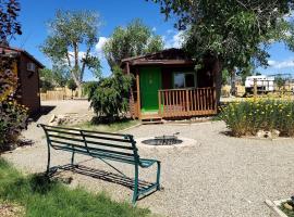 Cozy Cabin in Escalante, Utah - Amazing Glamping Spot for Exploring Canyons and National Parks, hotel en Escalante
