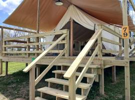Cozy Tented Cabin with Fire Pit and Barbecue in Logan, Ohio, hotell Loganis