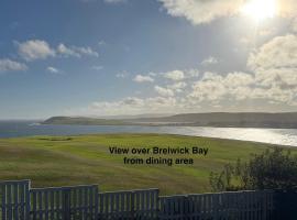 Breiwick Bay Panorama - 10 min walk to town centre, hotel in Lerwick