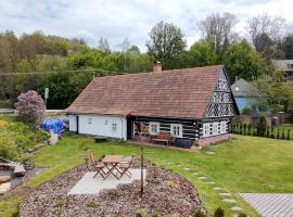 Poloroubenka Podkrkonoší, hotel in Bělá