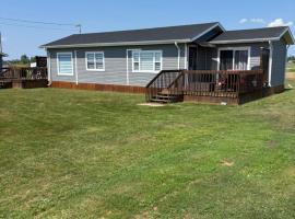 Newly Renovated Confederation Bridge View Cottages, hotel in Borden