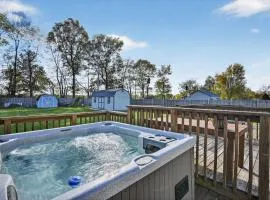 Cozy Retreat with Hot Tub in Peaceful Goshen